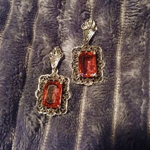 🐎NEW! Vintage Style Faux Ruby Earrings